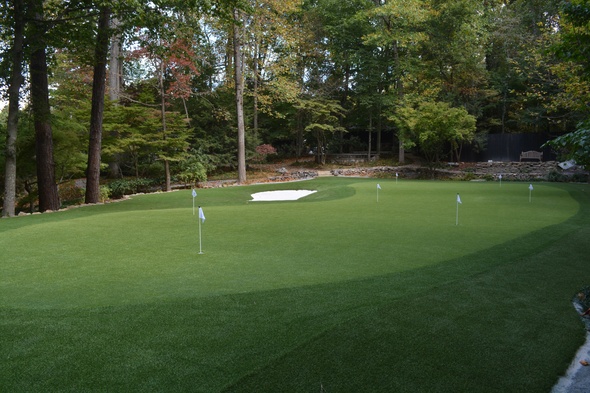 Kennewick backyard putting green